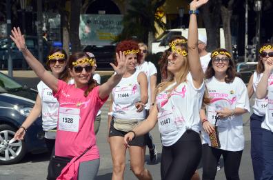 Bari, il serpentone rosa della Race for the cure