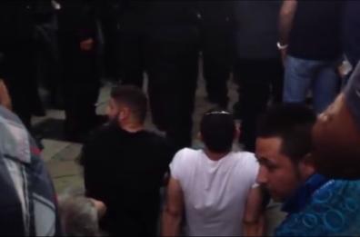 Apricena, «O fate i fuochi
o la Madonna non passa»
