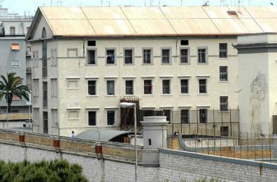 Bari, agente polizia penitenziaria aggredito da detenuto in carcere
