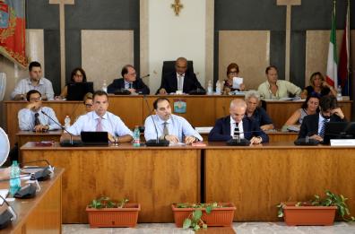 Taranto, il sindaco azzera
la giunta e «chiama» il Pd