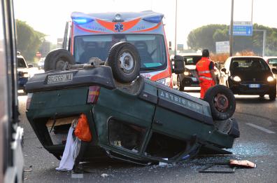 Bari, carambola sulla tangenziale: 2 feriti, code fino a 5 chilometri