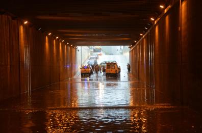 Nubifragio a Bari, caos e allagamenti
Piove nel Palagiustizia: evacuato
