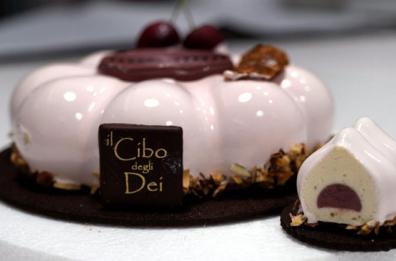 Mousse alla mandorla e cremosa di ciliegia