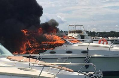 Porto Cesareo, brucia yacht
nella sede della Lega navale