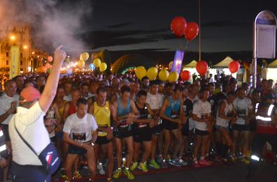 Bari Night Run T-Roc da record: 3mila
corrono sotto le stelle sul lungomare
