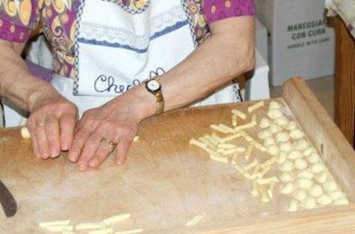 La truffa delle orecchiette: «Se non sei di Bari ti rifilano quelle industriali»
