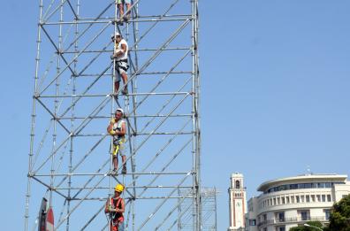 Bari, la piramide umana: i preparativi per l'arrivo di Papa Francesco