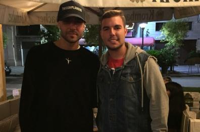 Zaza non si nega ai selfie che gli chiedono i suoi fan