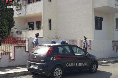 Bari, carabinieri sorprendono
due ladri in casa a S. Spirito
