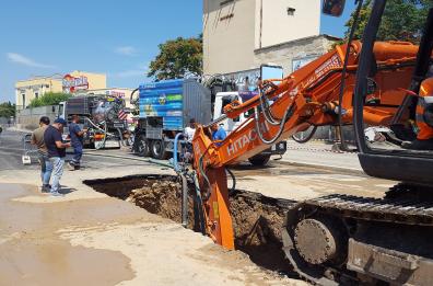 Bari, salta condotta idrica
Paralizzata via Napoli