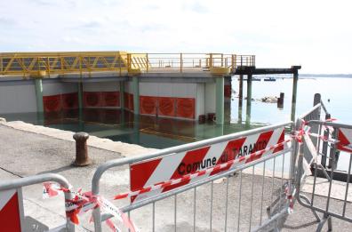 Taranto, parte la procedura per la rimozione del mercato ittico galleggiante 14 anni dopo l'affondamento