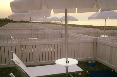 Spiaggia per cani a Torre Quetta: c'è il lettino anche per Fido Spiaggia per cani a Torre Quetta: c'è il lettino anche per Fido