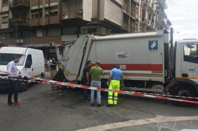 Cede asfalto: traffico bloccato 