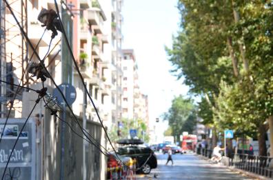 Cedono i cavi del filobus su viale della Repubblica: traffico in tilt 