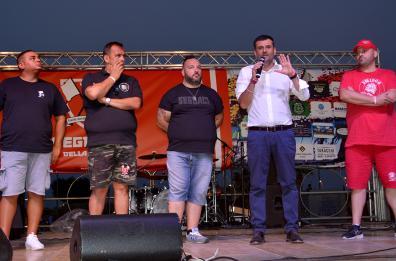Bari, Pane e Pomodoro si tinge di biancorosso: ecco la festa dei Seguaci della Nord