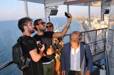 Bari, selfie da brivido a 75 metri
Ecco la nuova Torre panoramica