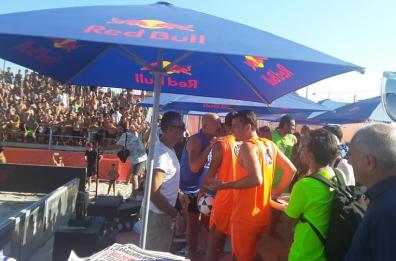 Bari, ecco la rovesciata da urlo della BoboSummerCup con Bobo Vieri