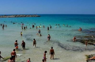 Lecce, poliziotto-eroe si tuffa e salva bimbo di 2 anni