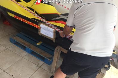 Guerra agli acquascooter
sequestri e multe in Salento