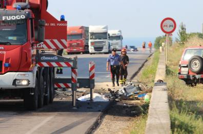 Foggia, camion di braccianti contro un tir: 12 morti e numerosi feriti