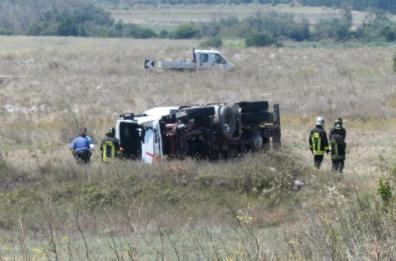 Autocisterna di GPL si rovescia sulla litoranea: conducente sotto effetto di cocaina