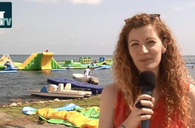 Tutti pazzi per il primo parco acquatico gonfiabile di Bari: ecco il Crazy Park