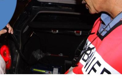San Donaci, ubriaco e drogato, si schianta con l'auto contro un negozio