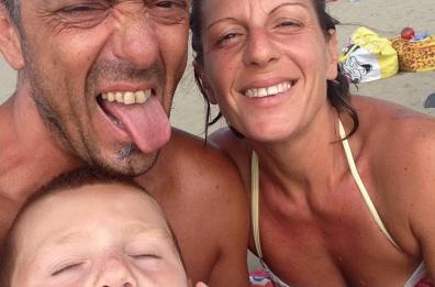 Nomi, volti e storie della strage. Famiglie, operai, amici in vacanza