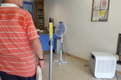 Bari, i condizionatori non funzionano nell'ufficio postale: è protesta 