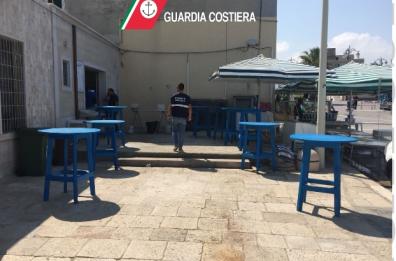 Bari, tavolino selvaggio al porto di Torre a mare: multe e sequestri