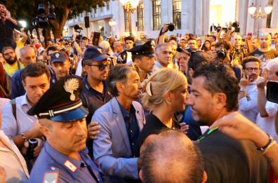Manifestazione anti-Ilva, onorevole grillina contestata