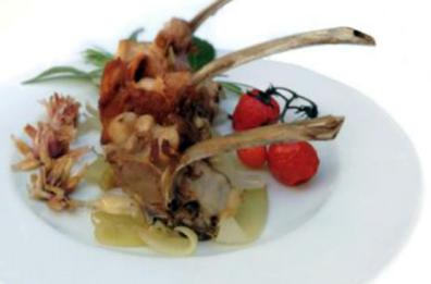 Lombo di agnello delle Dolomiti lucane con sponsali arrostiti e rose di lampascioni