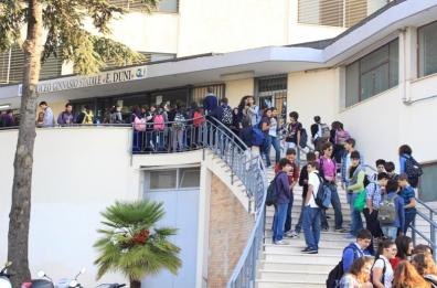 Matera, tegola sul liceo Duni conferma l’emergenza