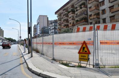 Via Amendola, procedono i lavori. Aperto il cantiere del cavalcavia di v.le Traiano