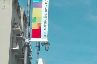 Matera 2019, spunta il nuovo logo. I bambini lo associano ai Lego