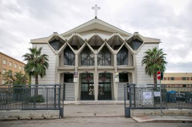 No al musical gratis in parrocchia, strappate le locandine dei ragazzi