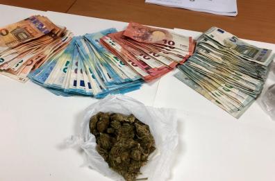 Bazar della droga a Taranto vecchia, anche cani per trasportarla: 12 arresti