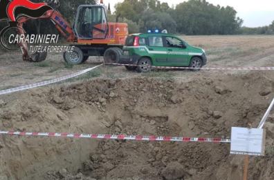 Sbancano terreno in area protetta: «Serviva la lettiera per le mucche»