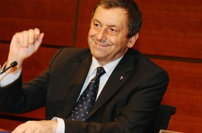 Bari, l'ex ministro Profumo
A scuola si impara l'autonomia