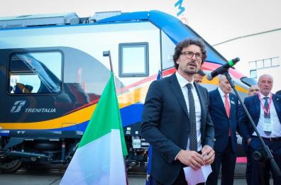 Fal, Colamussi è fuori
Lite Toninelli-Emiliano