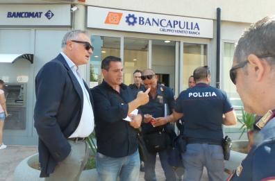Brindisi, rapina a Bancapulia: è caccia al terzo uomo