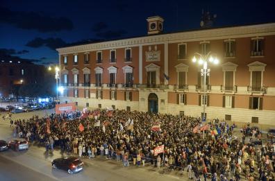 In migliaia in piazza per dire no al fascismo, Canfora: «Bari si è svegliata»
