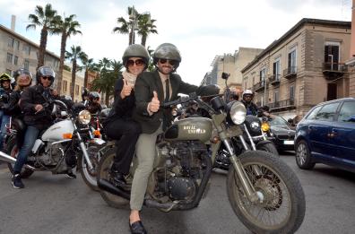 Easy rider, motociclisti sfilano in smoking a Bari, tra loro il marò Salvatore Girone