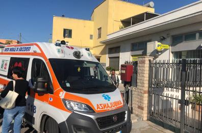 Assalto con kalashnikov alle Poste: terrore tra anziani in fila per la pensione