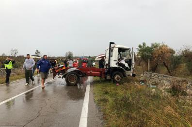 Tir si ribalta sulla Surbo-Torre Rinalda: autista morto sul colpo