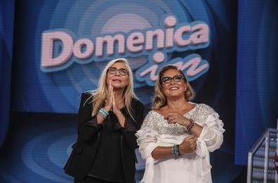 Romina, i 67 col nuovo fidanzato Usa:  forse lo porterà a Domenica In. Paola Ferrari cerca casa a Cisternino