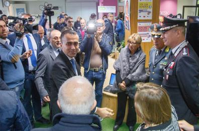 Di Maio in visita a Potenza «Ue e media vogliono far cadere il governo» 