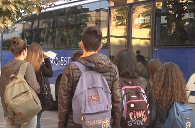 Bus dedicati agli studenti pendolari, la ricetta dei presidi di Puglia per ricominciare tutti  in sicurezza