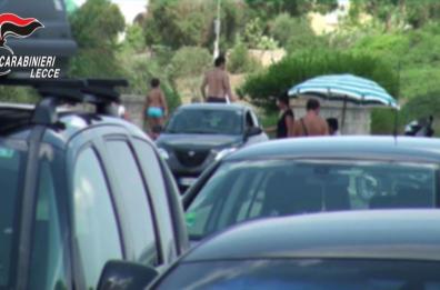 Porto Cesareo, parcheggi abusivi nei lidi: arrestati padre e 3 figli 