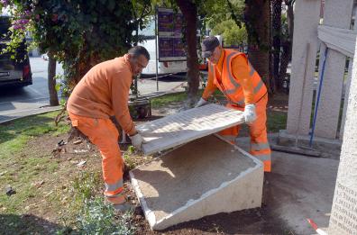 Bari, sfregio alla targa dedicata a Moro: il Comune la ripristina